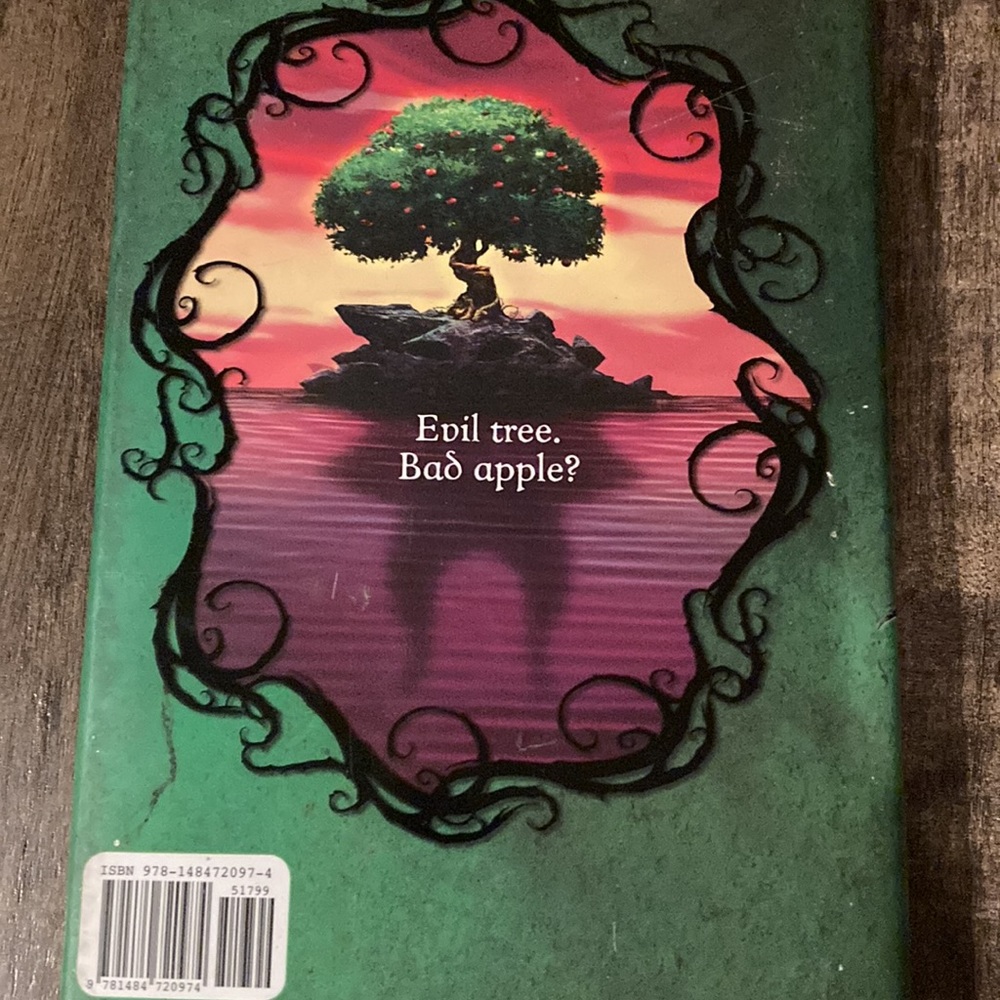 The Isle of the Lost :by Melissa De La Cruz - Picture 2 of 5